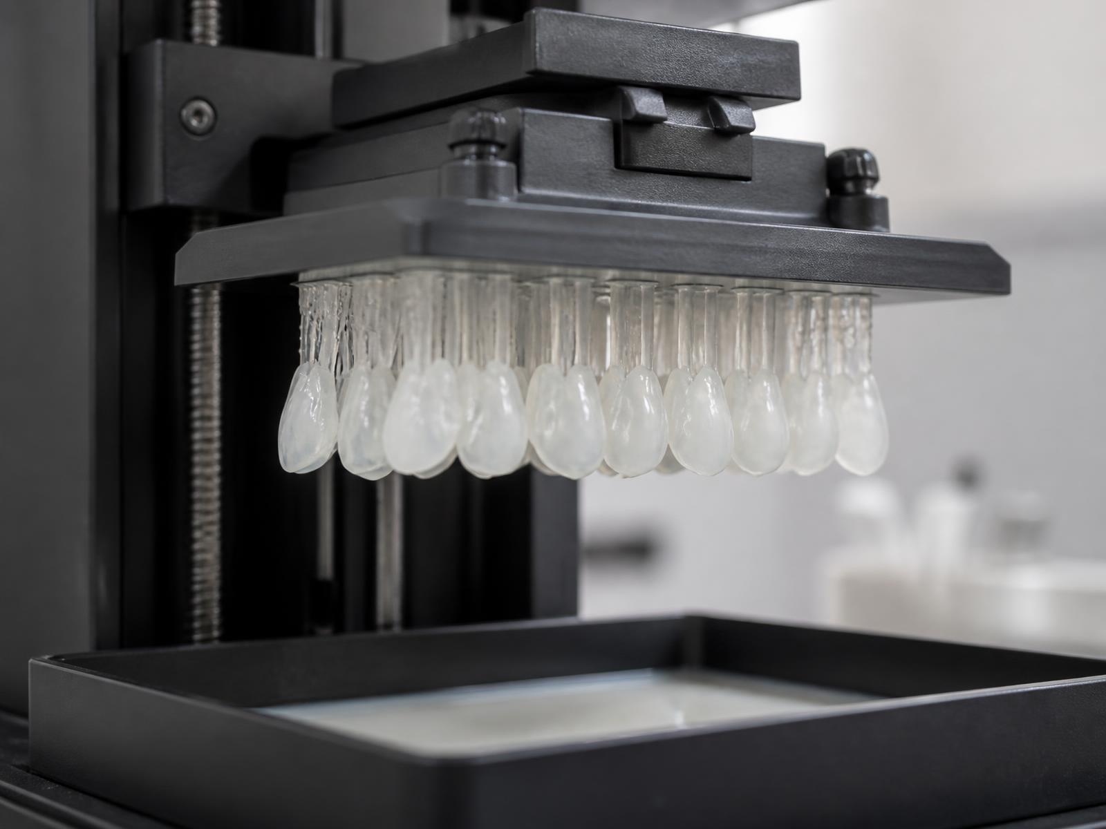 Resin 3D printer producing a dental restoration in the in-house laboratory